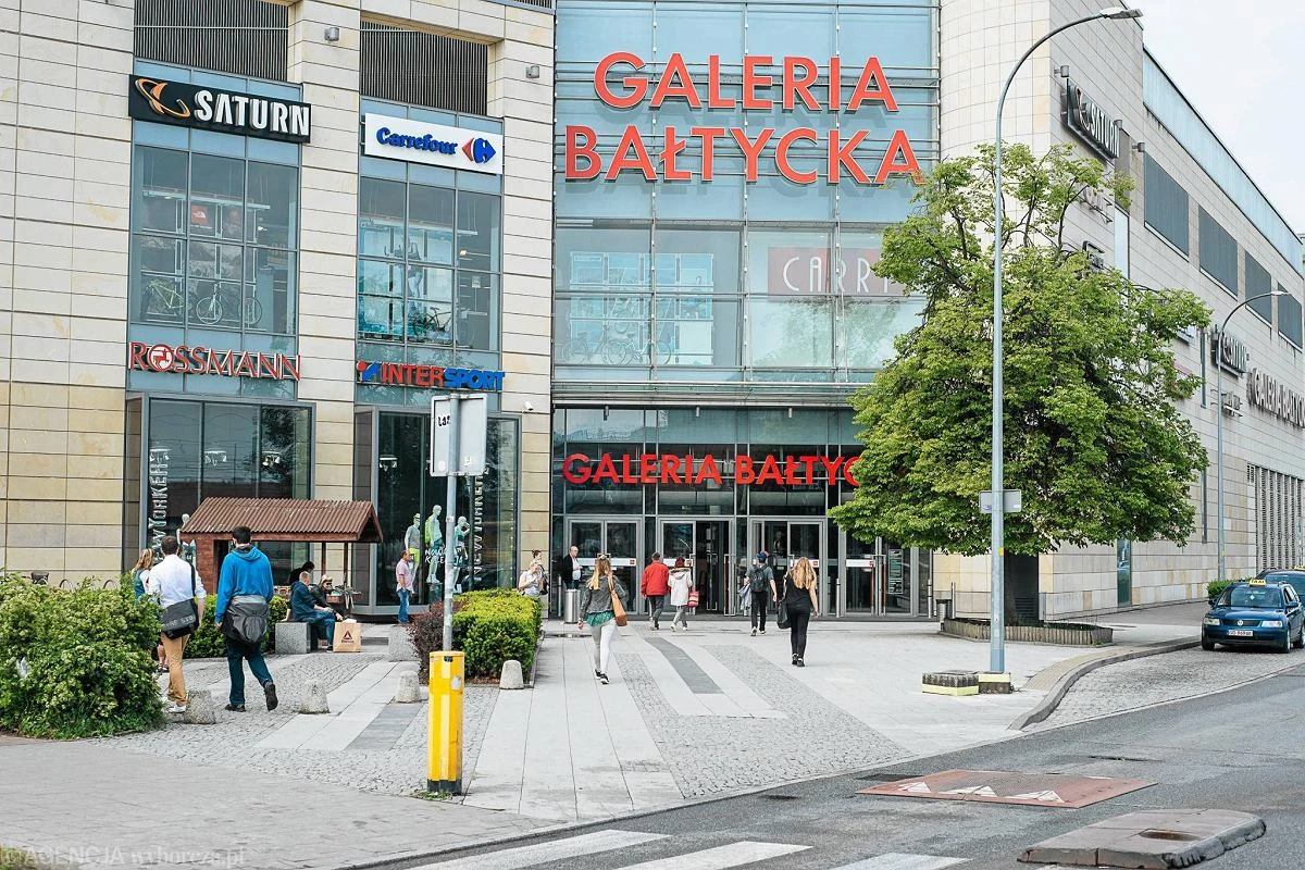 Galeria Bałtycka — entrance