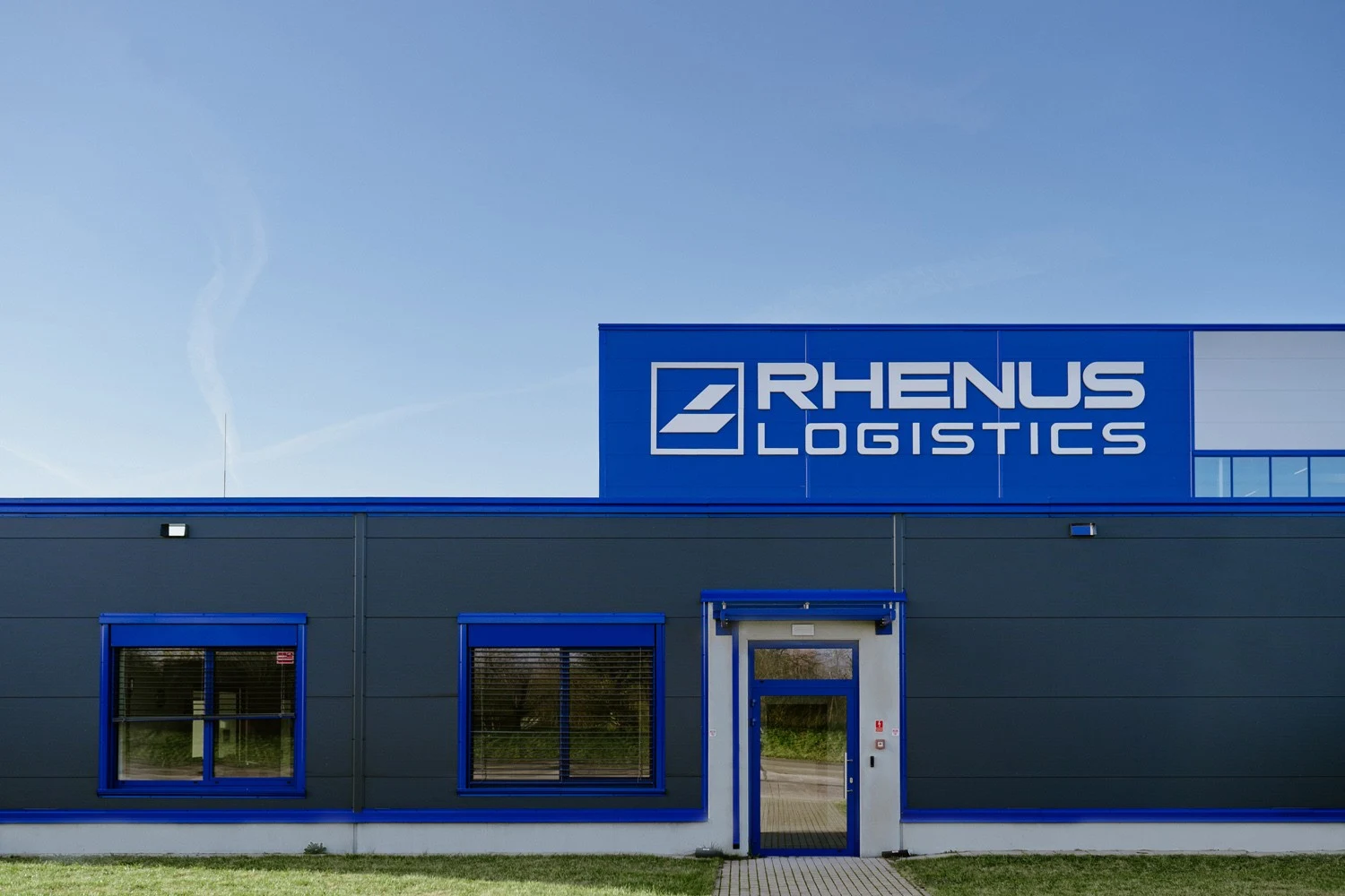 Centrum Logistyczne Rhenus Logistics — elewacja obiektu